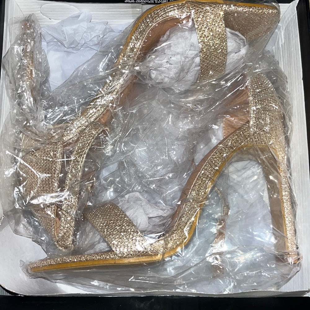 Windsor high heels, color is rose gold, and size 6